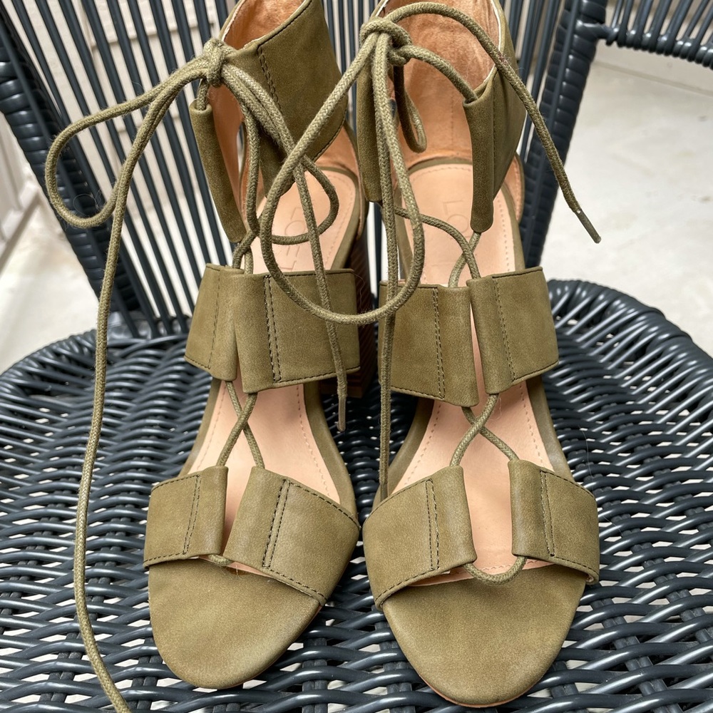 Ann Taylor Loft lace up stacked up heel gladiator sandals moss green 7